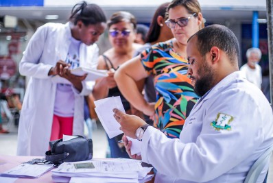 Belford Roxo: Tendas do ‘Outubro Rosa’ atendem mulheres sobre prevenção do Câncer de Mama
