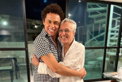 Silvero Pereira posta encontro com Caetano Veloso após show: 'Noite mágica'