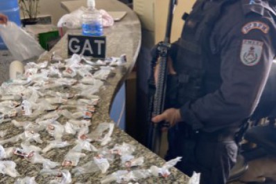 Idosa é presa por tráfico de drogas em Araruama