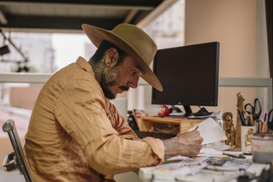 Tatoo grátis para cobrir cicatrizes de vítimas de câncer e acidentes. Lincoln Lima abre seu atelier para ação solidária