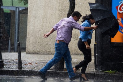 Após granizo no Sul, meteorologistas alertam para risco de ciclone; Sudeste também pode ser afetado