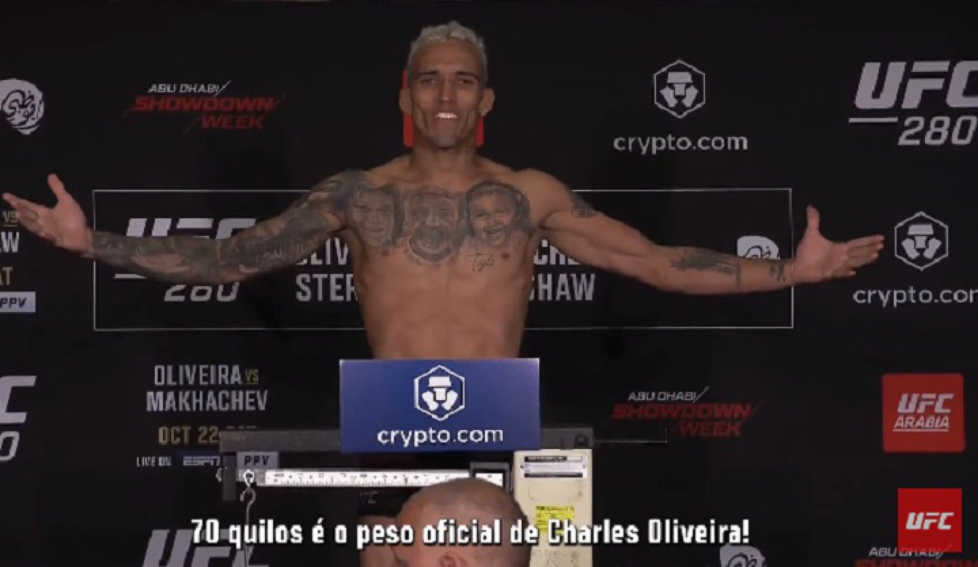Charles do Bronx bateu o peso e confirmou disputa de cinturão contra Islam Makhachev no UFC 280 - (Foto: Reprodução/UFC)