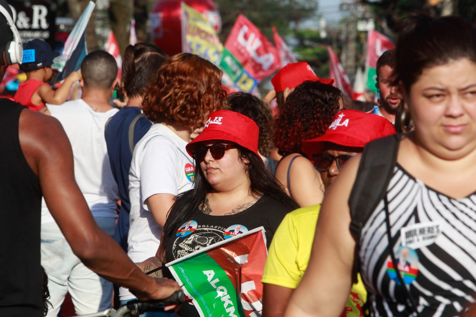 Cariocas participam da caminhada de Lula em Padre Miguel - Reginaldo Pimenta/Agência O Dia