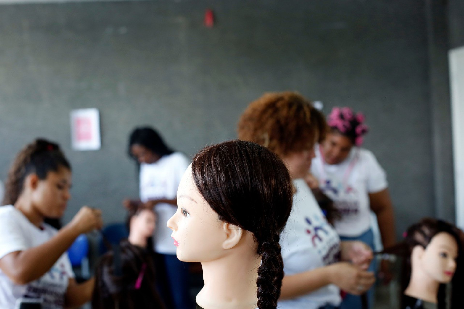 Programa já está na fase final nas comunidades da Muzema e do Jacarezinho - Divulgação/Governo do Estado