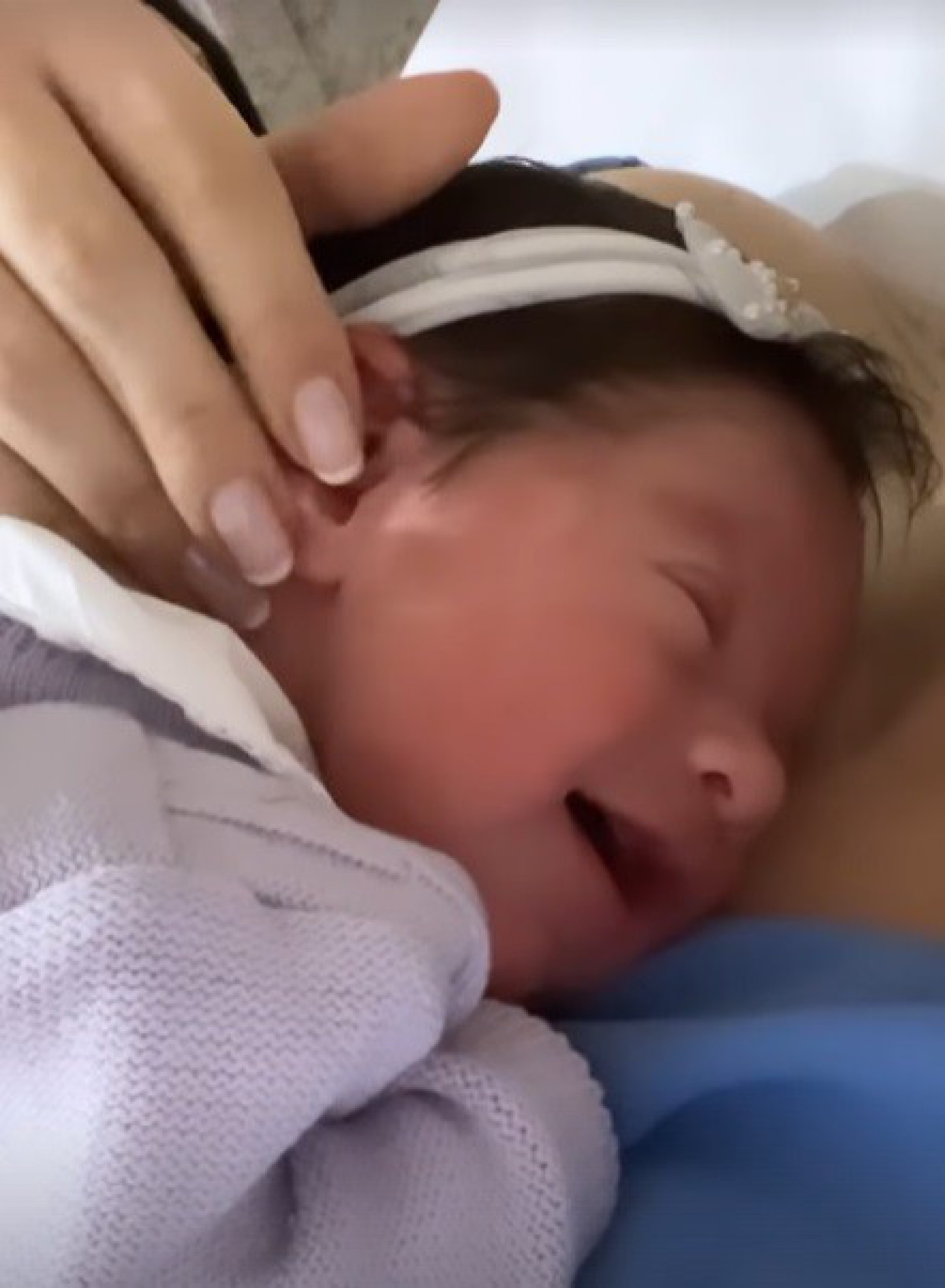 Virginia Fonseca e Zé Felipe mostram o rostinho de Maria Flor - Reprodução do Instagram