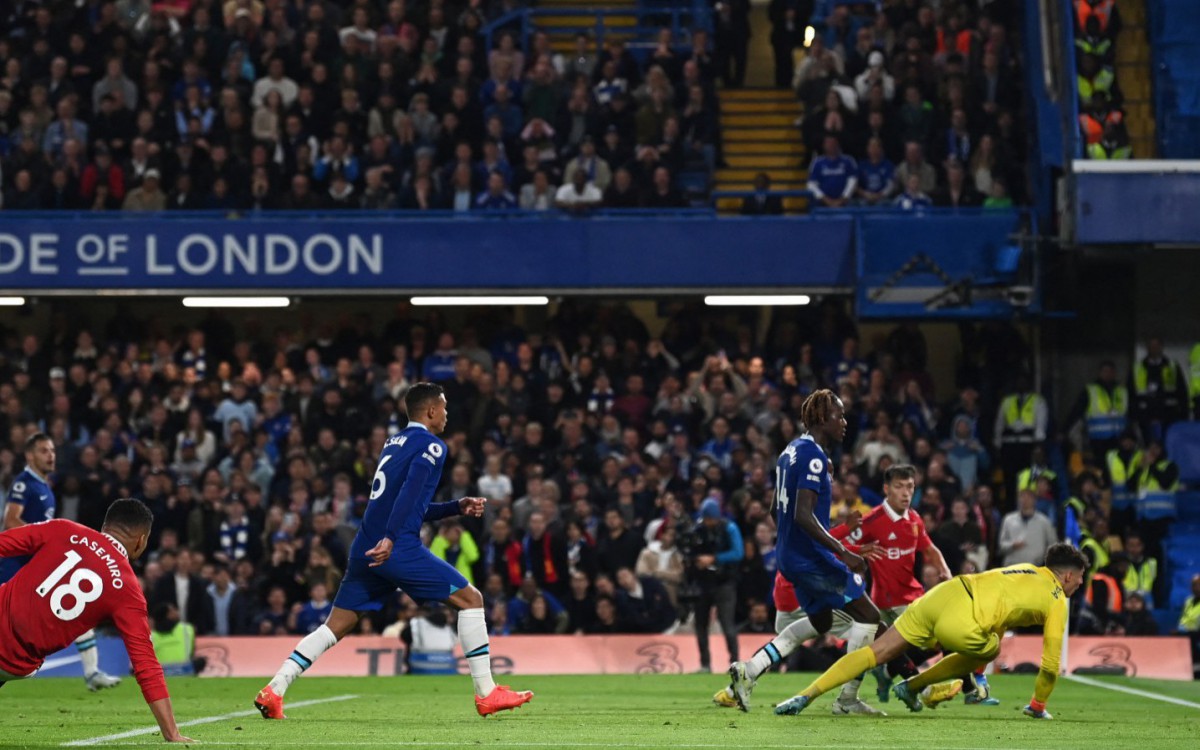 Manchester United arranca empate e garante título inglês