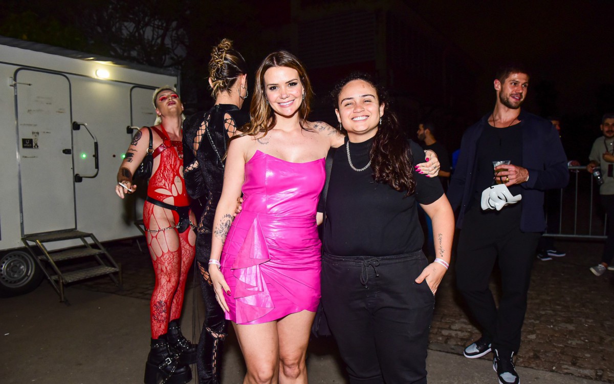 Marcela McGowan e a namorada, Luiza - Agnews