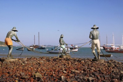 Búzios realizará restauração nas esculturas que são pontos turísticos da cidade