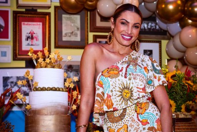Patricia Poeta festeja aniversário com equipe do 'Encontro' em São Paulo