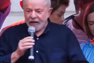 Lula diz que Bolsonaro não baixou gasolina antes porque é subordinado a importadores