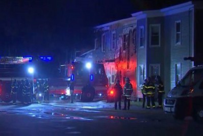 Pequeno avião cai em prédio e deixa dois mortos no nordeste dos EUA