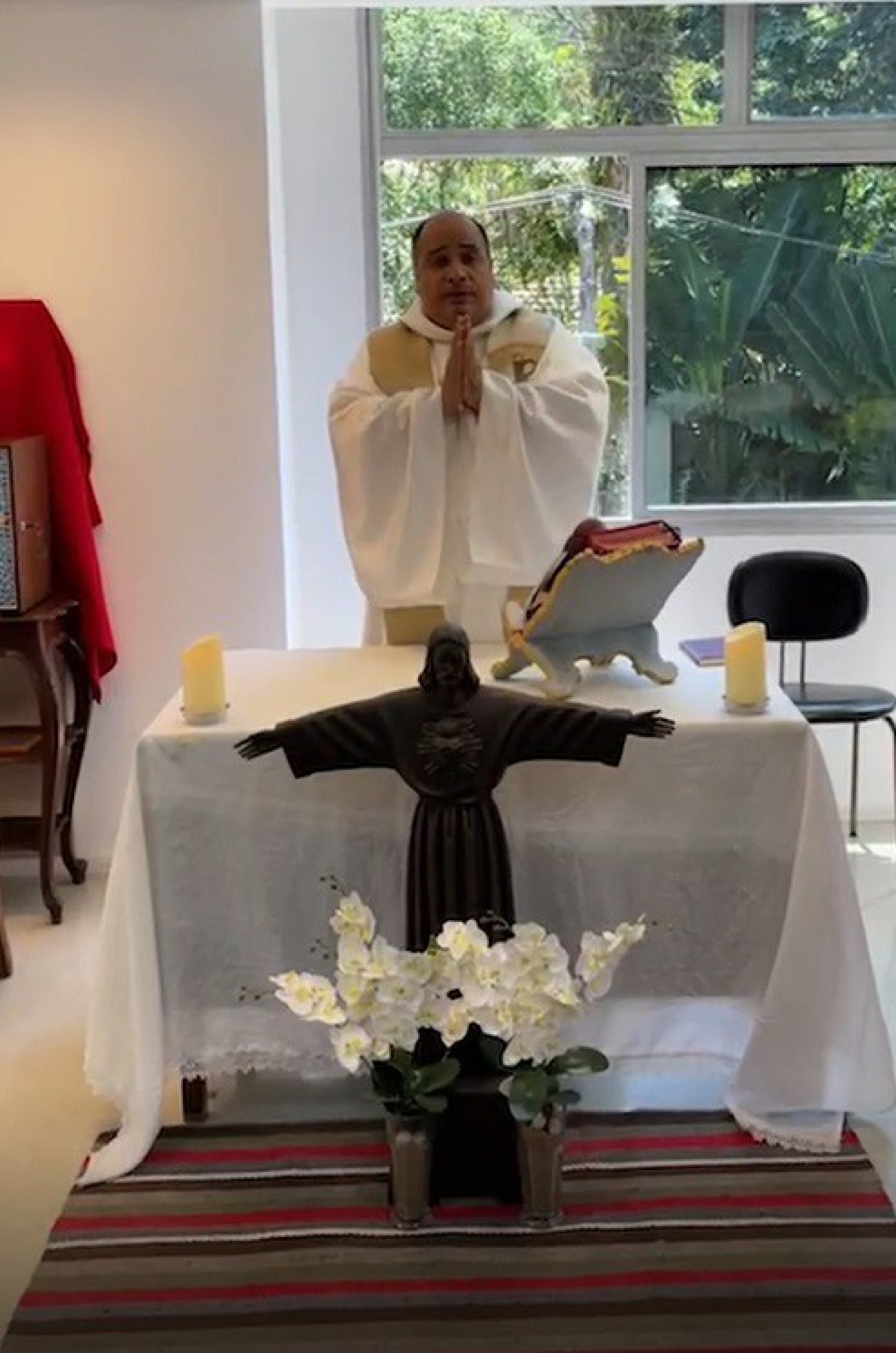 Padre Omar celebra missa em intenção à Susana Naspolini - Reprodução do Instagram