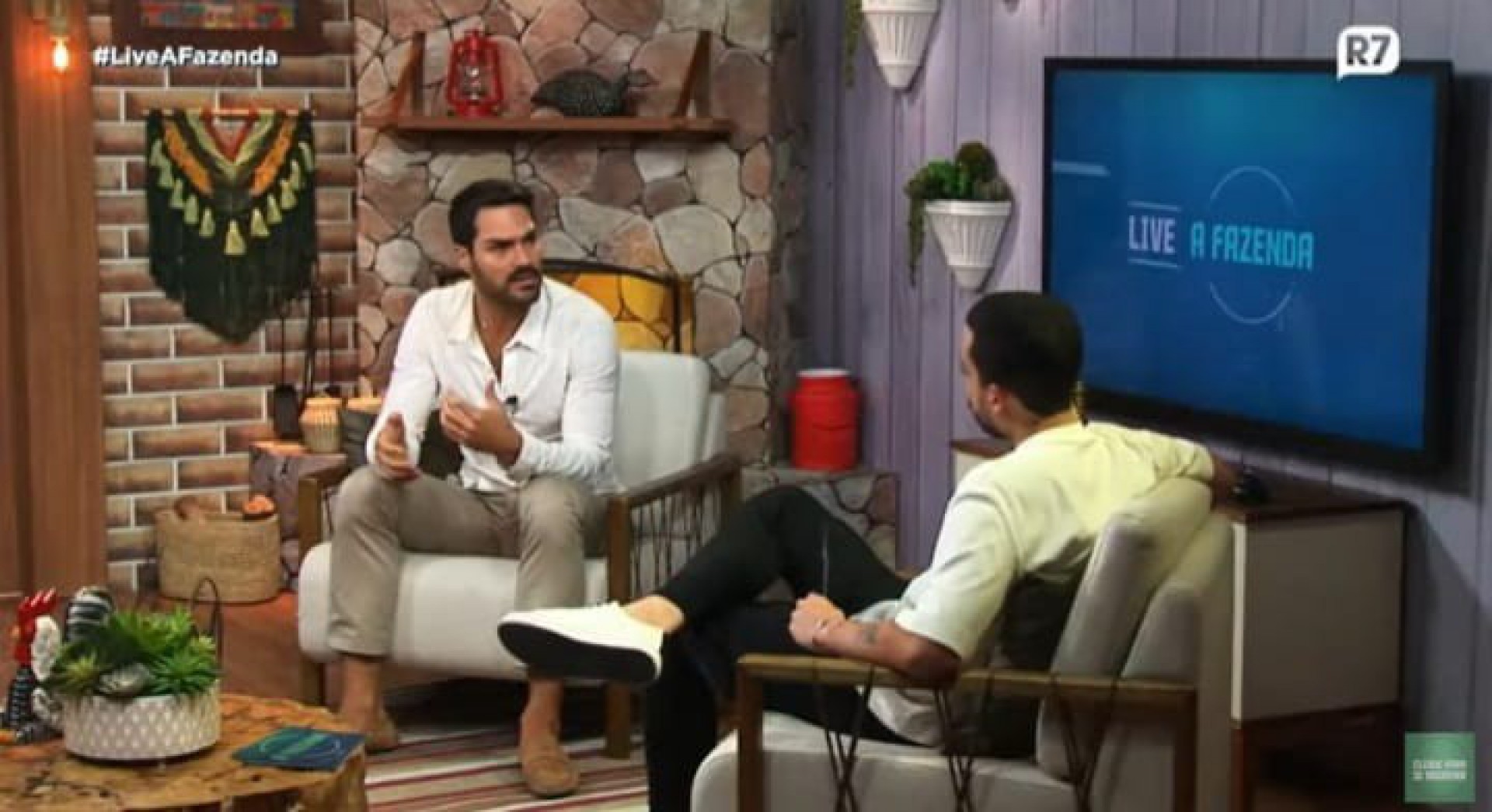 Expulso de 'A Fazenda', Shay questionou decisões da Record - Reprodução/Youtube