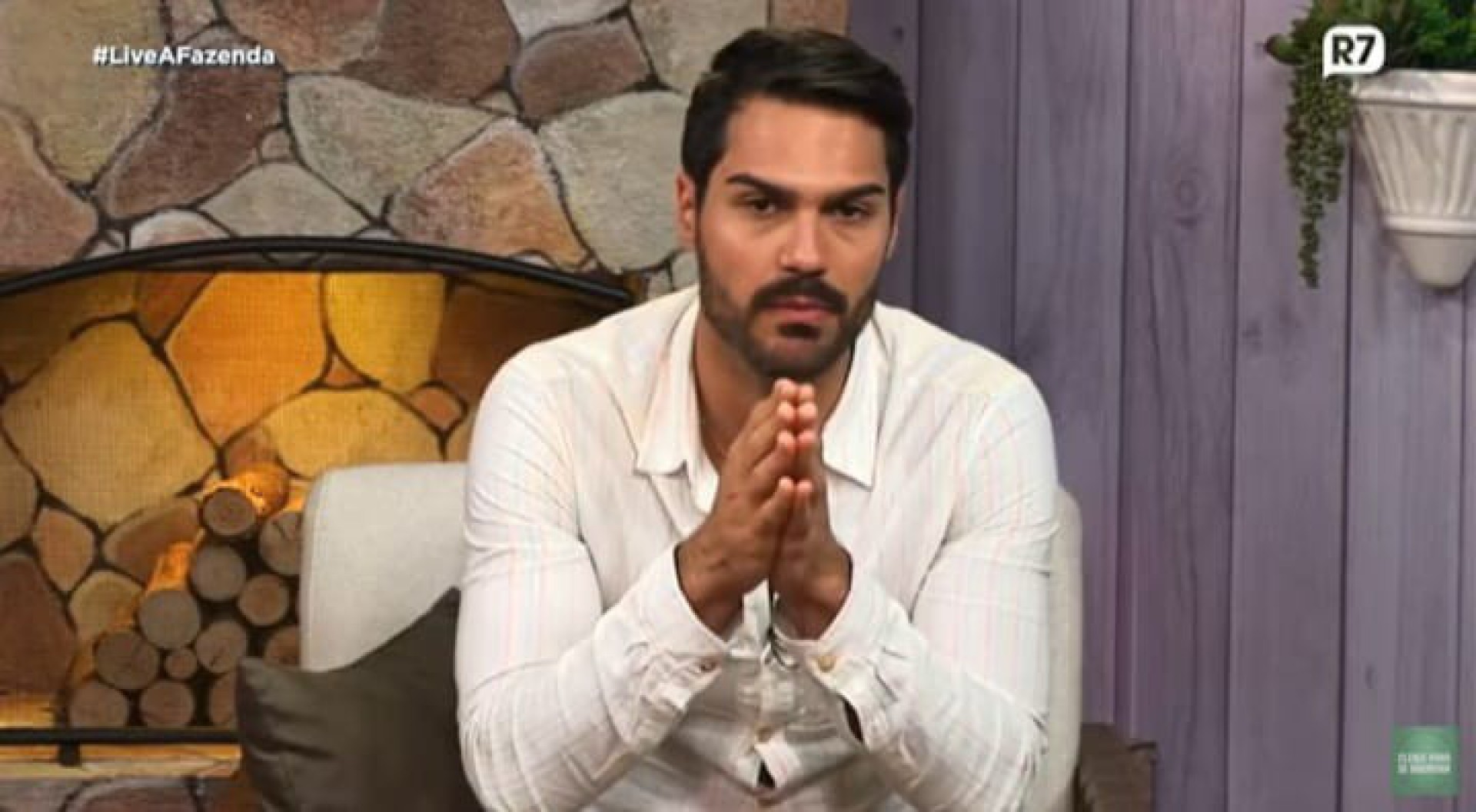 Expulso de 'A Fazenda', Shay questionou decisões da Record - Reprodução/Youtube