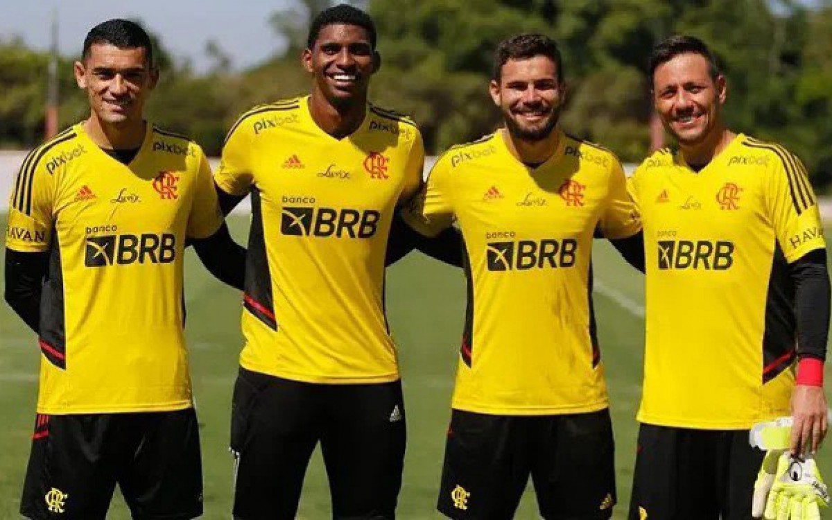 Dorival J&uacute;nior revelou que planeja fazer um rod&iacute;zio entre os goleiros do Flamengo