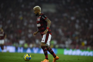 Vidal preocupa e corre risco de desfalcar o Flamengo na final da Libertadores