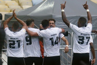 Vídeo: Botafogo troca mais de 20 passes até marcar o gol sobre o Fluminense