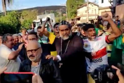 Padre Kelmon vai à casa de Roberto Jefferson para acompanhar negociações com a PF