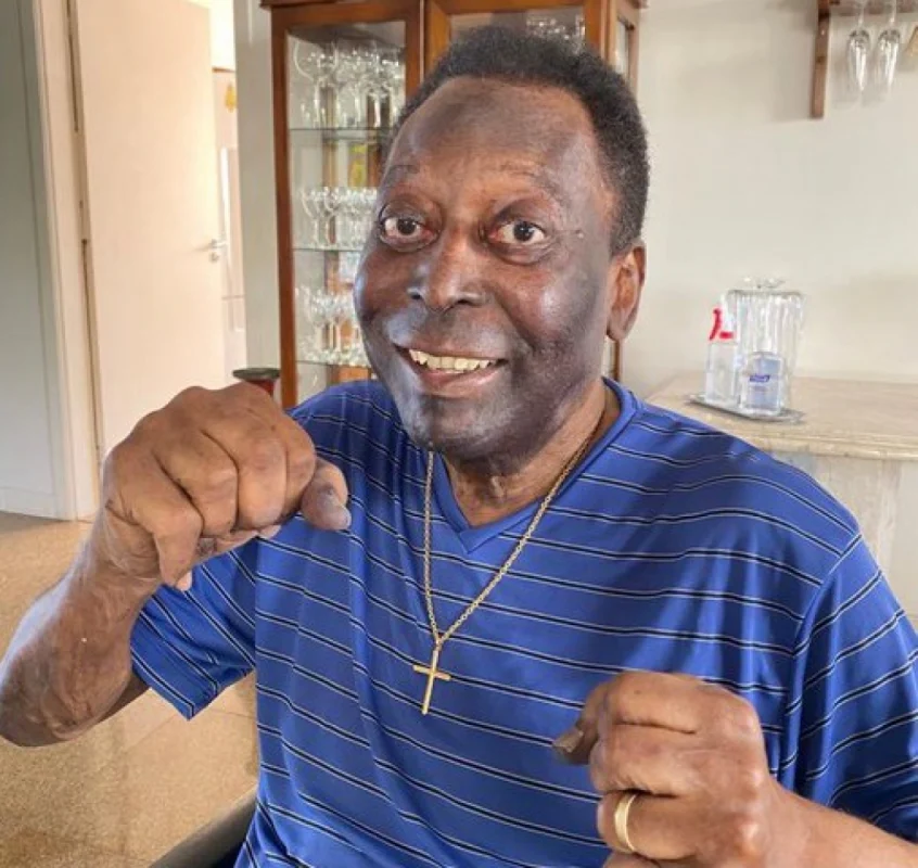 Pelé manda recado para fãs e agradece mensagens de aniversário