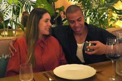 Apresentador do 'É de Casa' oficializa pedido de casamento: 'Nova etapa'