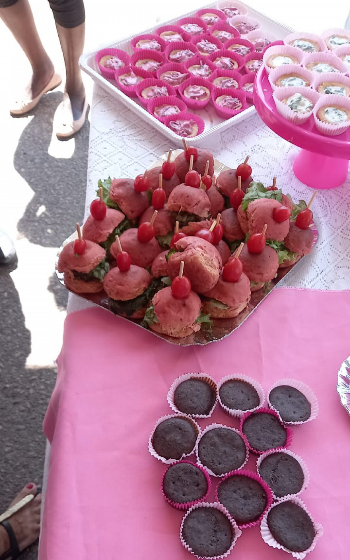 Uma mesa com alimentos reaproveitados deixou o card&aacute;pio mais saud&aacute;vel aos participantes