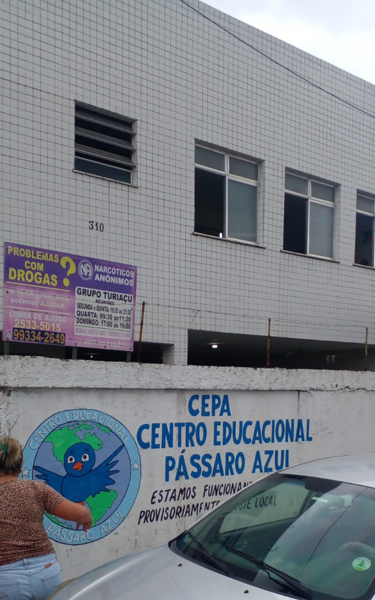 A fachada do Centro Paroquial foi adaptado para receber os estudantes