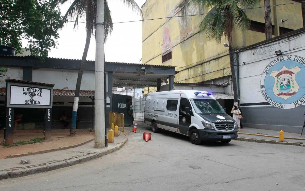 Fachada do presídio de Benfica, onde o Roberto Jefferson foi levado de madrugada.