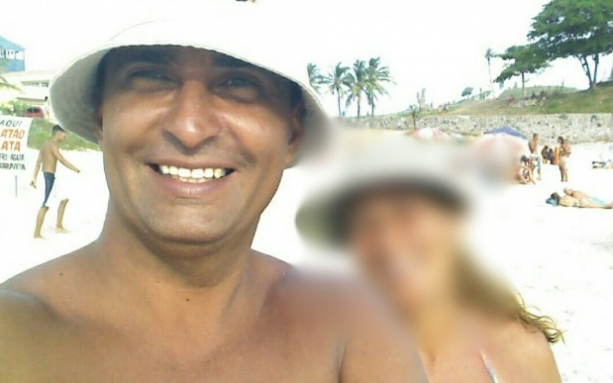 Ronald Sant'Anna do Nascimento, 54, foi esmagado ao ter seu veículo arrastado pela retroescavadeira