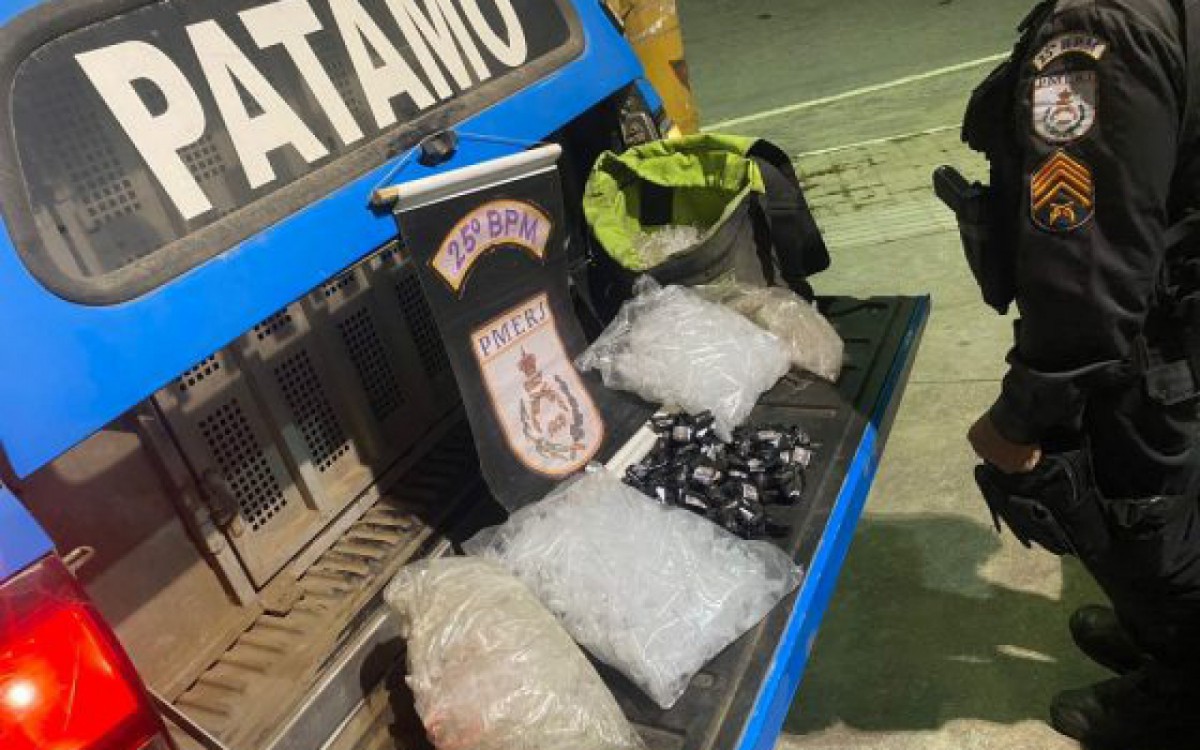 PM apreende grande quantidade de drogas em rua de Arraial do Cabo
