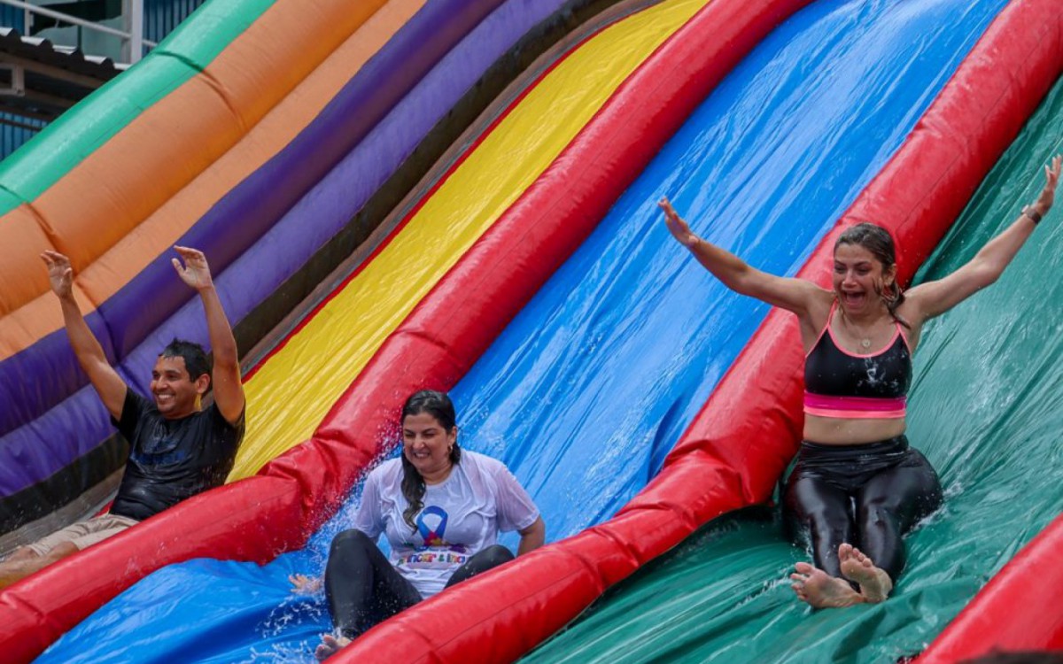 O prefeito Abra&atilde;ozinho e a vice Fl&aacute;via Duarte tamb&eacute;m participaram das brincadeiras no Parque