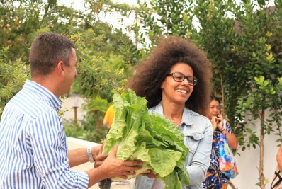 Vice-prefeita de Paris visita Maricá para conhecer projetos de agricultura urbana