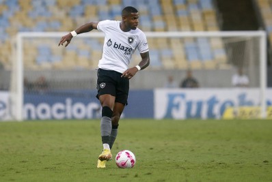 Júnior Santos, do Botafogo, é decisivo no clássico e justifica escolha de Luís Castro