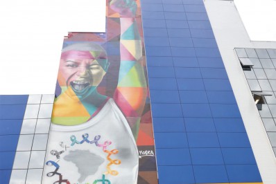 Niterói ganha painel do Kobra em clínica de São Francisco