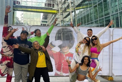 Após fim do casamento, Lexa faz viagem internacional com a família 