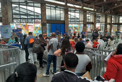 Casa do Trabalhador promove mutirão e rede de supermercados contrata mais de 200 pessoas