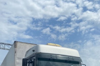 PM recupera dois caminhões com carga de óleo lubrificante avaliada em mais de R$ 1 milhão