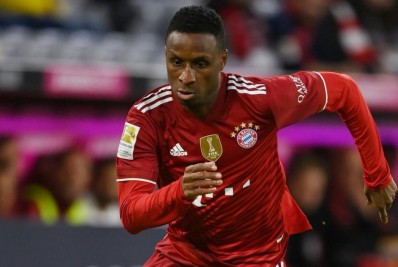 Meia do Bayern de Munique afirma ter sofrido racismo em aeroporto na Alemanha