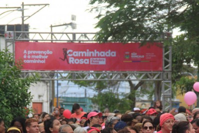 'Caminhada Rosa' reúne mulheres em São Gonçalo