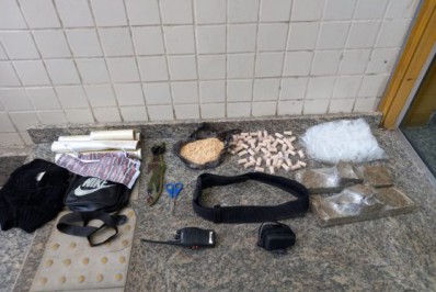 PM apreende grande quantidade de drogas em rua de Arraial do Cabo
