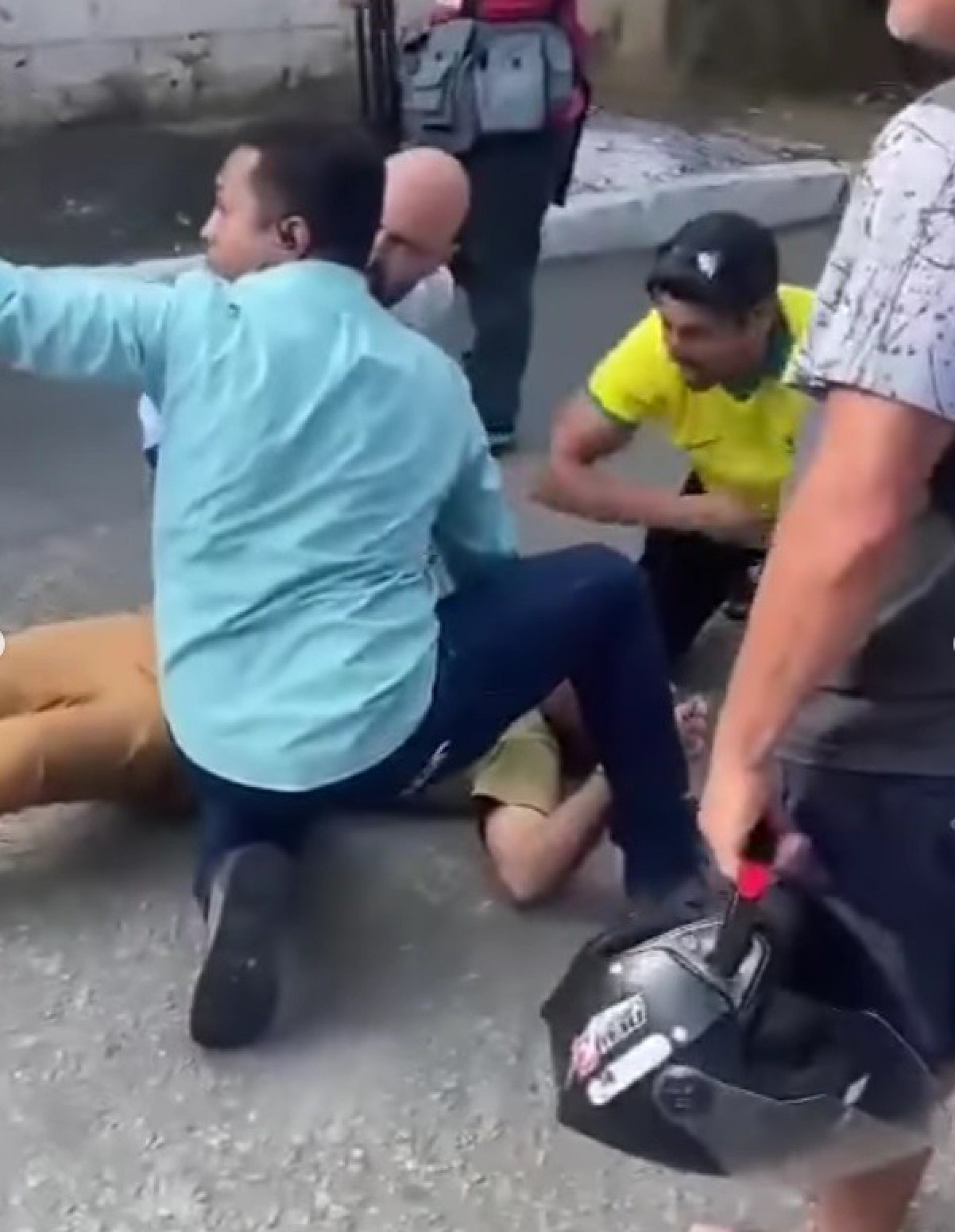 Rogério de Paula, de 59 anos, cinegrafista da Inter TV, foi atacado com socos enquanto trabalhava na cobertura da prisão do ex-deputado Roberto Jefferson, em Levy Gasparian, município do interior do estado, na tarde do último domingo (23)