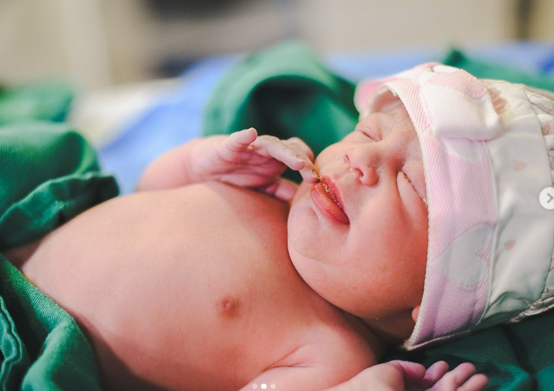 Thiago Aquino e a mulher anunciam o nascimento da filha - Reprodução do Instagram 