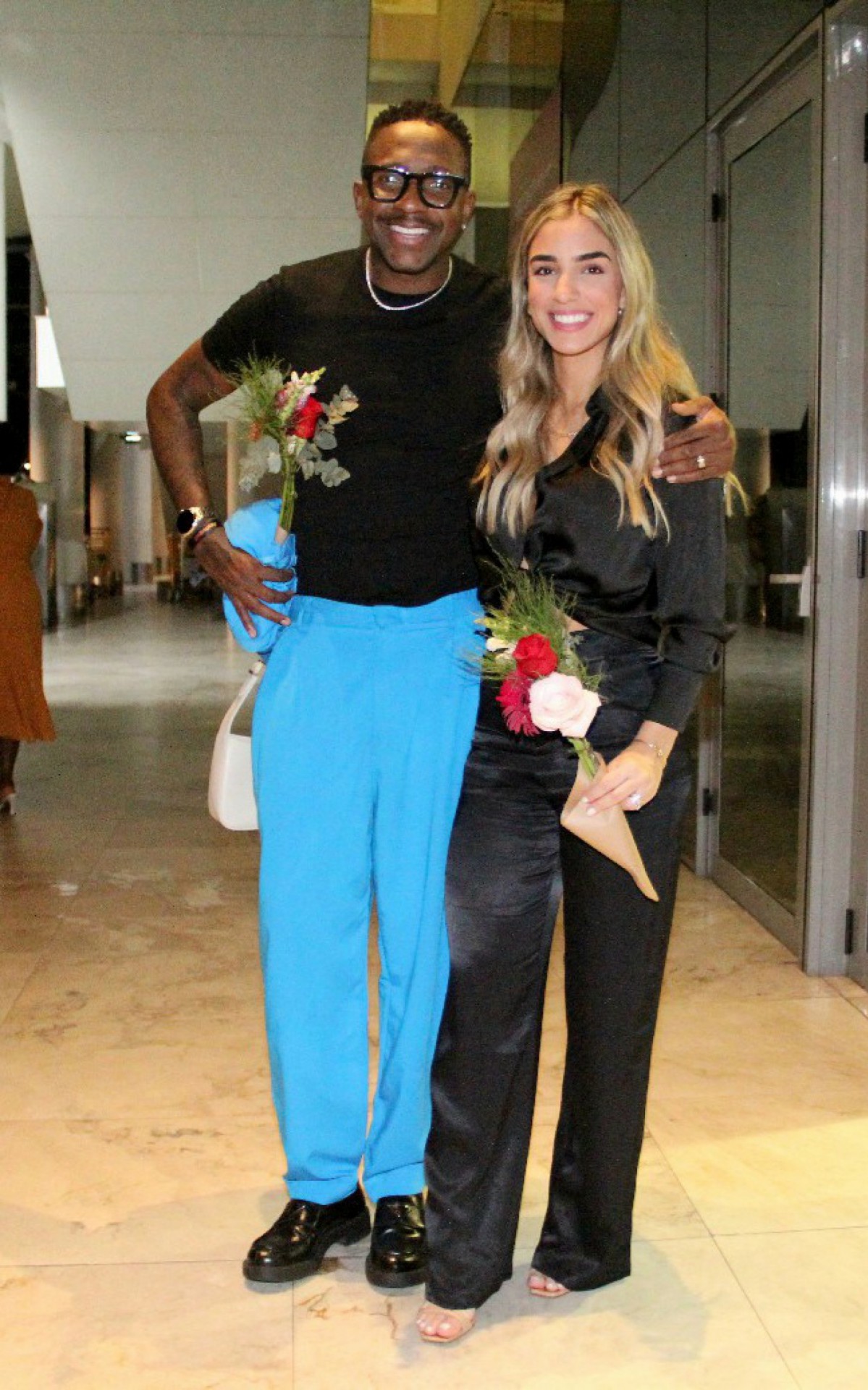 Mumuzinho e a mulher, Thain&aacute; Fernandes