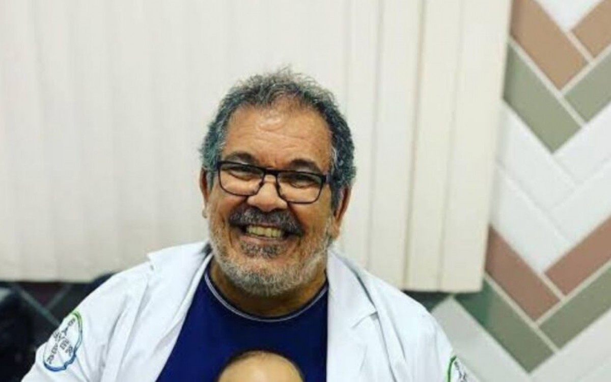 O obstetra Allan Henrique Fernandes Rendeiro gravou um vídeo durante parto em que questiona o voto dos pais - Foto: Reprodução