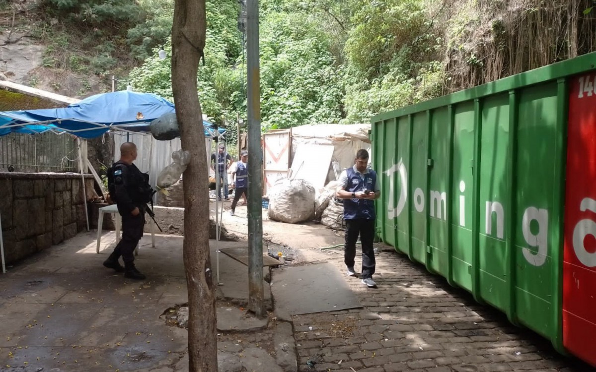 Equipes da PM apoiam fiscaliza&Atilde;&sect;&Atilde;&pound;o da Seop em ferros-velho do Turano