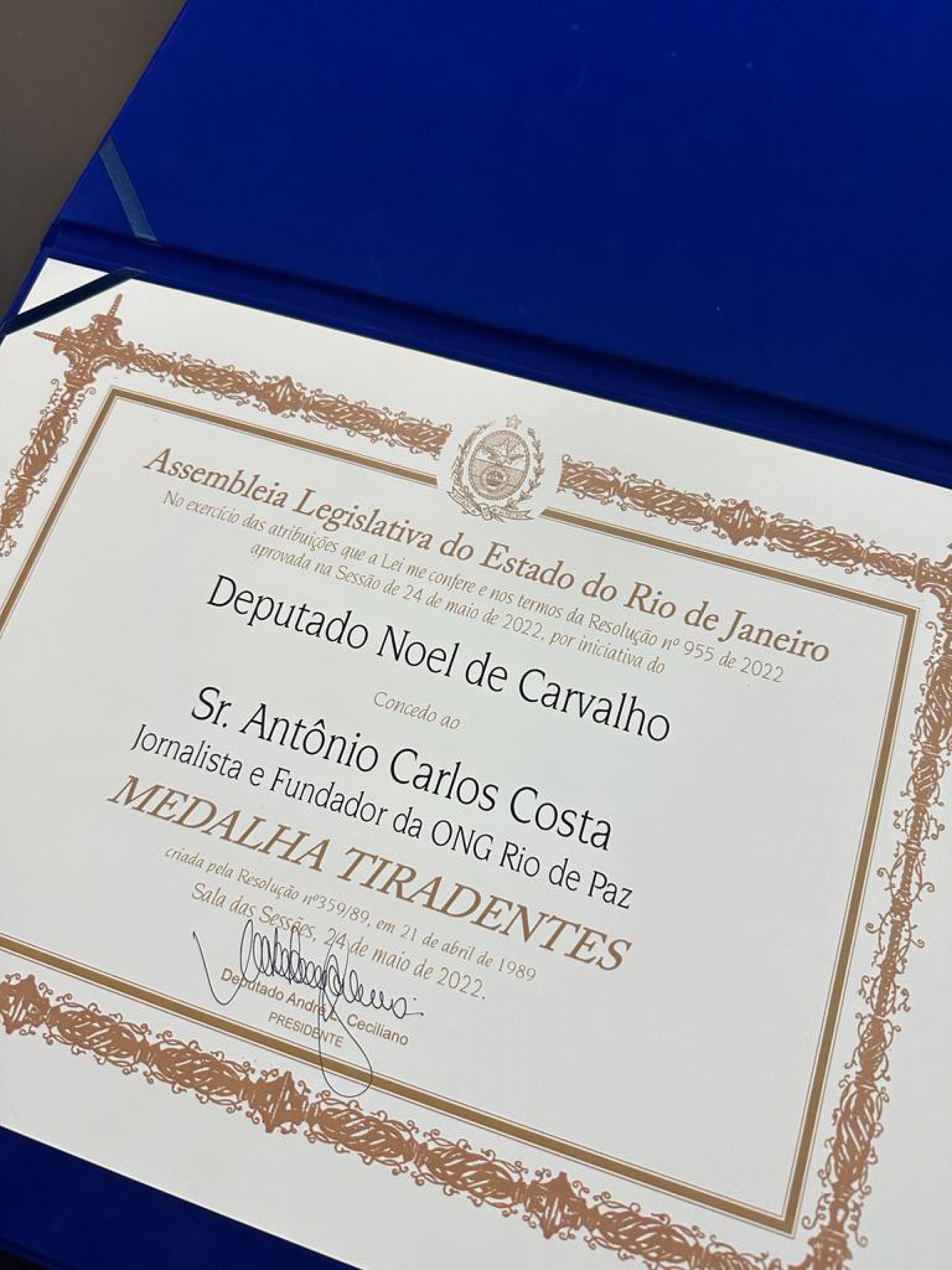 Medalha Tiradentes. concedido ao presidente da ONG Rio de Paz, Antônio Carlos Costa - Reprodução/Redes sociais