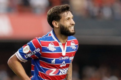 Com Reinaldo mais distante, Fluminense tem outro alvo para lateral esquerda 