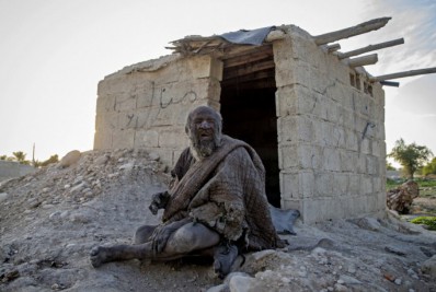 Idoso conhecido como 'homem mais sujo do mundo' morre aos 94 anos