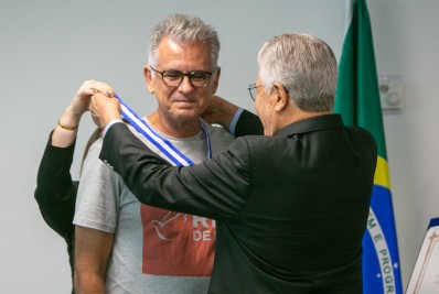 Presidente da ONG Rio de Paz recebe a Medalha Tiradentes