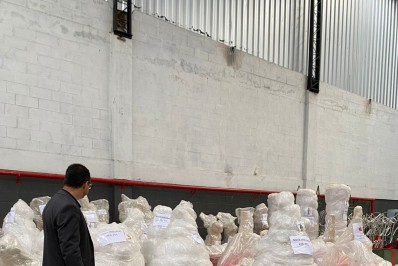 Ornamentação começa a chegar em Nova Friburgo e preparativos para o natal são iniciados na cidade