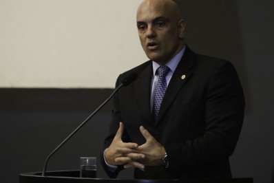 Alexandre de Moraes diz que Jefferson está liberado para receber advogados na prisão